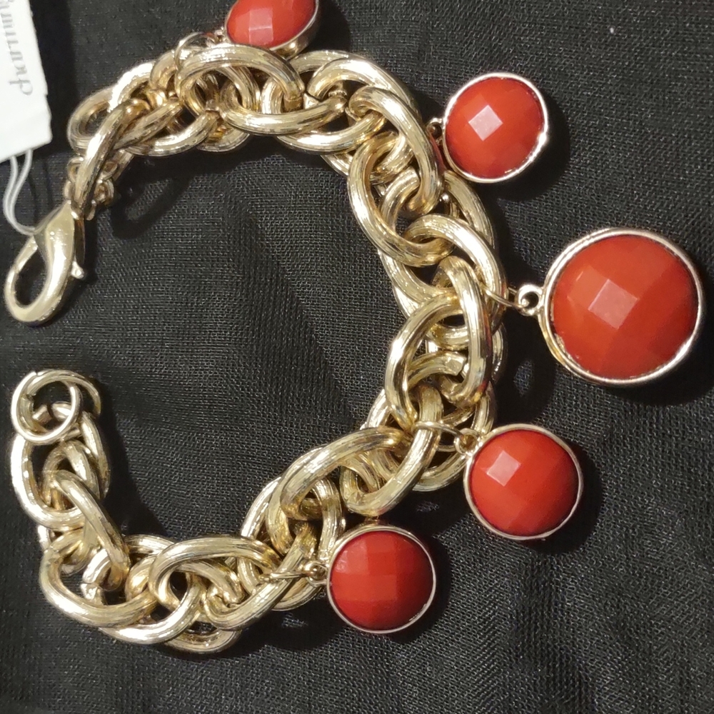 BOLD INTERTWINED GOLD TONE LINKS AND CARNELIAN FACETTED BEAD BRACELETS